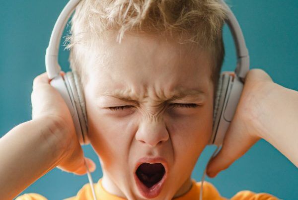 is sensitivity to loud noise a sign of autism